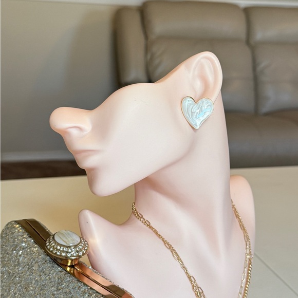 Elegant Heart-Shaped Cream Enamel Earrings - Picture 4 of 10